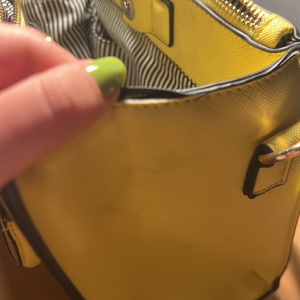 Yellow square handbag - Picture 4 of 4